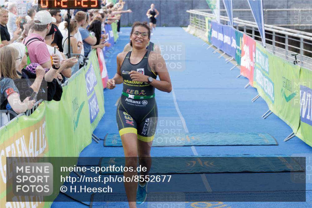 10.08.2025 - GEWOBA Citytriathlon Bremen H.Heesch http://msf.ph/oto/8552677 10.08.2025 11:25:05 Ziel 423, 437, 459 meine-sportfotos.de