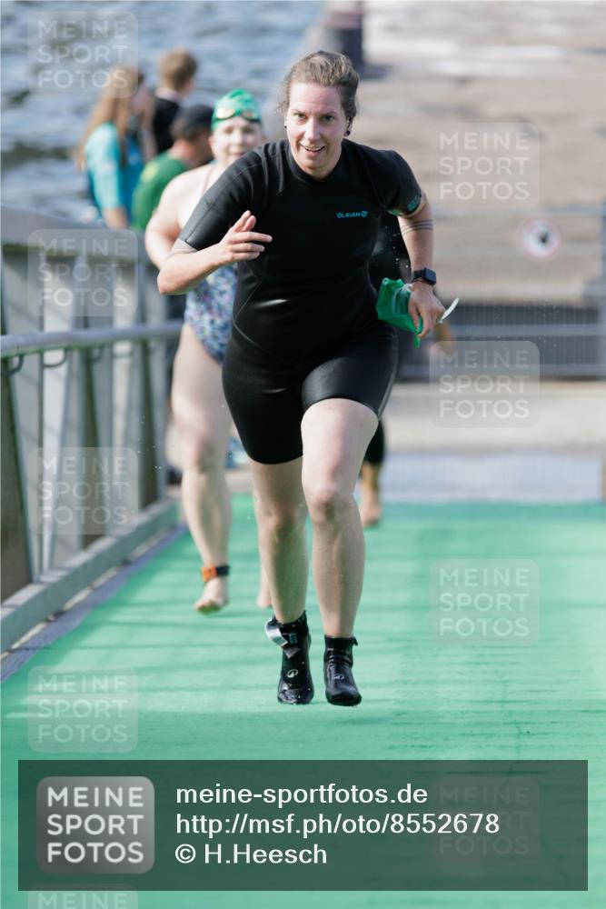 10.08.2025 - GEWOBA Citytriathlon Bremen H.Heesch http://msf.ph/oto/8552678 10.08.2025 10:30:27 Schwimmen 89, 173, 179, 191 meine-sportfotos.de