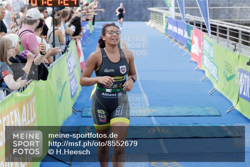 10.08.2025 - GEWOBA Citytriathlon Bremen H.Heesch http://msf.ph/oto/8552679 10.08.2025 11:25:05 Ziel 423, 437, 459 meine-sportfotos.de