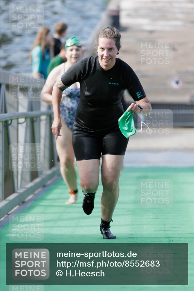 10.08.2025 - GEWOBA Citytriathlon Bremen H.Heesch http://msf.ph/oto/8552683 10.08.2025 10:30:27 Schwimmen 89, 173, 179, 191 meine-sportfotos.de
