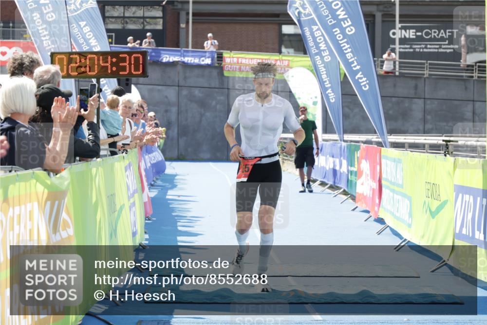 10.08.2025 - GEWOBA Citytriathlon Bremen H.Heesch http://msf.ph/oto/8552688 10.08.2025 13:24:50 Ziel 557 meine-sportfotos.de