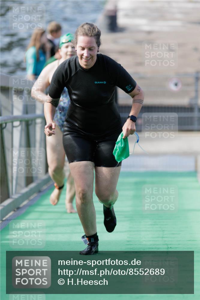 10.08.2025 - GEWOBA Citytriathlon Bremen H.Heesch http://msf.ph/oto/8552689 10.08.2025 10:30:28 Schwimmen 89, 173, 179, 191 meine-sportfotos.de