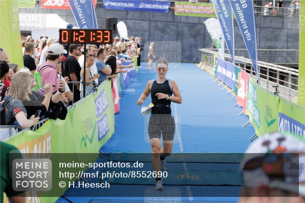 10.08.2025 - GEWOBA Citytriathlon Bremen H.Heesch http://msf.ph/oto/8552690 10.08.2025 11:25:14 Ziel 459 meine-sportfotos.de