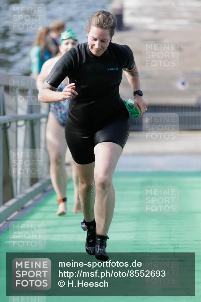 10.08.2025 - GEWOBA Citytriathlon Bremen H.Heesch http://msf.ph/oto/8552693 10.08.2025 10:30:28 Schwimmen 89, 173, 179, 191 meine-sportfotos.de
