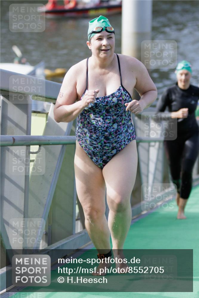 10.08.2025 - GEWOBA Citytriathlon Bremen H.Heesch http://msf.ph/oto/8552705 10.08.2025 10:30:34 Schwimmen 13, 89, 173, 191, 217 meine-sportfotos.de