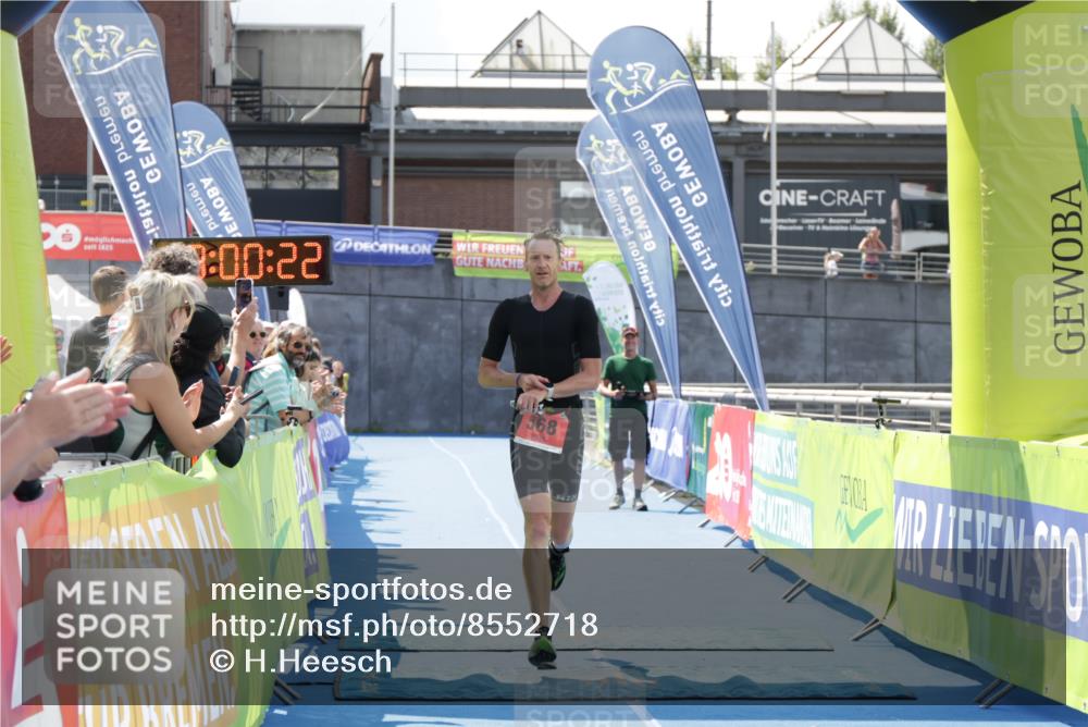 10.08.2025 - GEWOBA Citytriathlon Bremen H.Heesch http://msf.ph/oto/8552718 10.08.2025 13:30:25 Ziel 568 meine-sportfotos.de