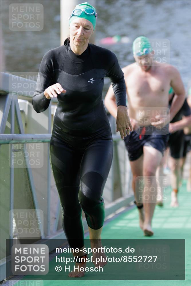 10.08.2025 - GEWOBA Citytriathlon Bremen H.Heesch http://msf.ph/oto/8552727 10.08.2025 10:30:36 Schwimmen 13, 67, 89, 173, 191, 217 meine-sportfotos.de
