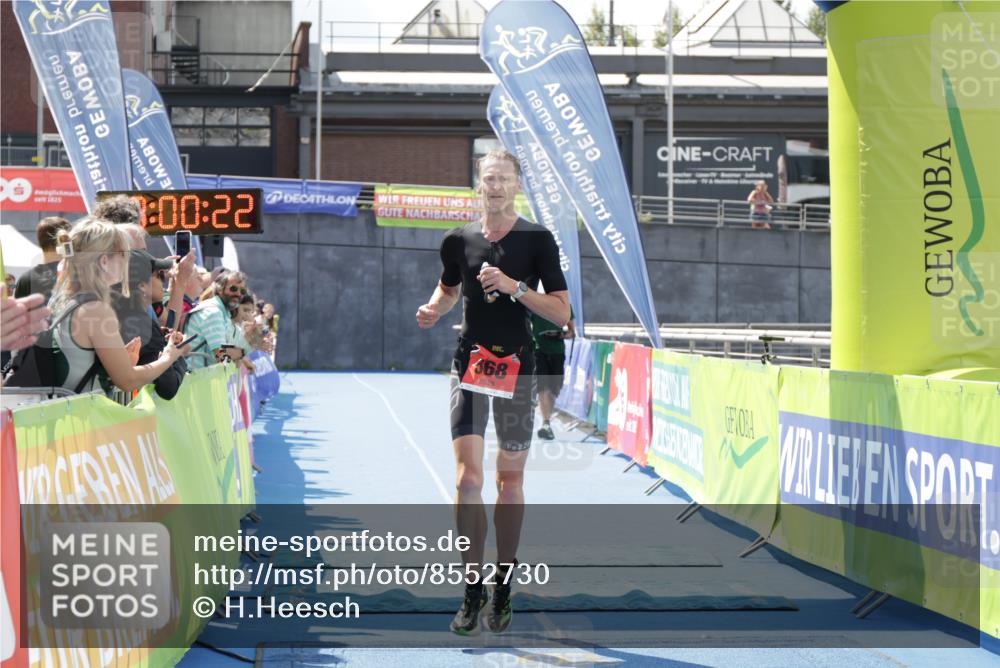 10.08.2025 - GEWOBA Citytriathlon Bremen H.Heesch http://msf.ph/oto/8552730 10.08.2025 13:30:26 Ziel 568 meine-sportfotos.de