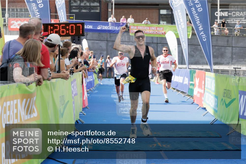 10.08.2025 - GEWOBA Citytriathlon Bremen H.Heesch http://msf.ph/oto/8552748 10.08.2025 11:29:48 Ziel 119, 380, 405 meine-sportfotos.de
