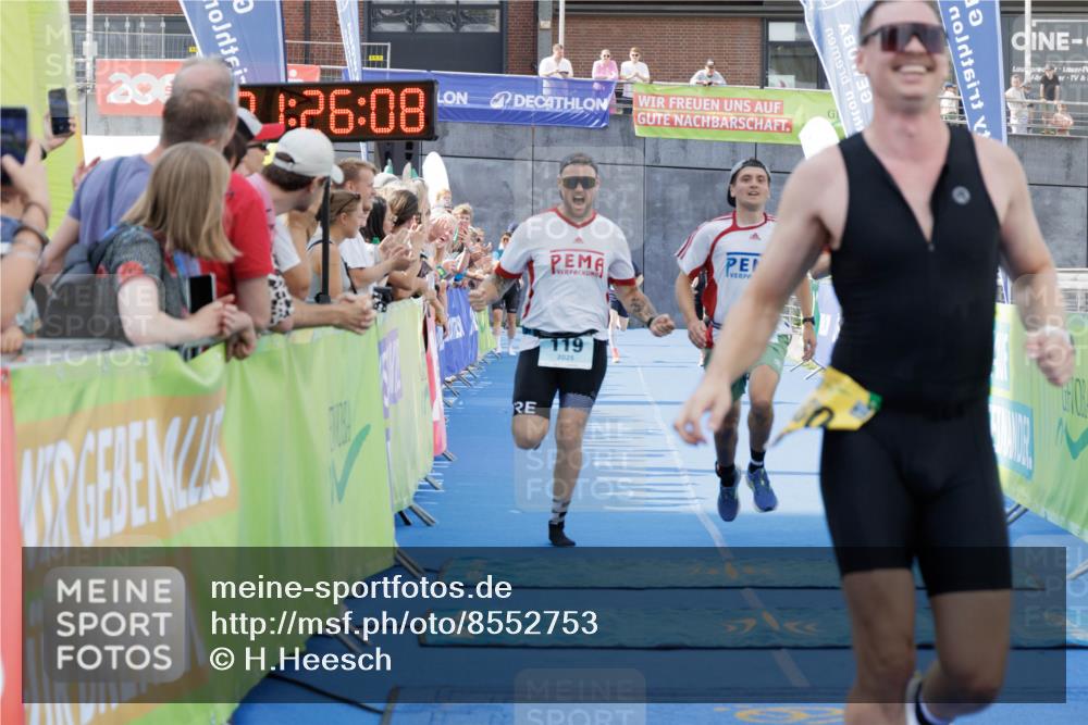 10.08.2025 - GEWOBA Citytriathlon Bremen H.Heesch http://msf.ph/oto/8552753 10.08.2025 11:29:50 Ziel 119, 185, 380, 405 meine-sportfotos.de