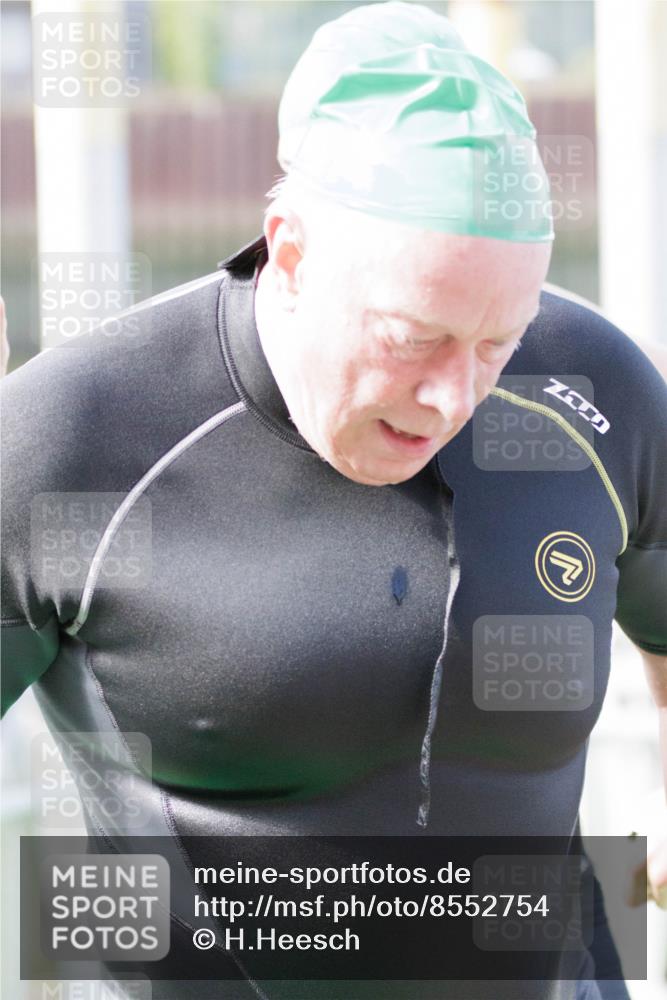 10.08.2025 - GEWOBA Citytriathlon Bremen H.Heesch http://msf.ph/oto/8552754 10.08.2025 10:30:45 Schwimmen 13, 67, 169, 217 meine-sportfotos.de