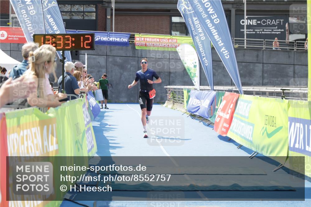 10.08.2025 - GEWOBA Citytriathlon Bremen H.Heesch http://msf.ph/oto/8552757 10.08.2025 13:33:15 Ziel 612 meine-sportfotos.de