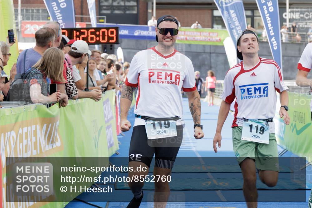 10.08.2025 - GEWOBA Citytriathlon Bremen H.Heesch http://msf.ph/oto/8552760 10.08.2025 11:29:51 Ziel 119, 185, 380, 405 meine-sportfotos.de