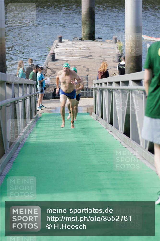10.08.2025 - GEWOBA Citytriathlon Bremen H.Heesch http://msf.ph/oto/8552761 10.08.2025 10:30:48 Schwimmen 67, 131, 169 meine-sportfotos.de