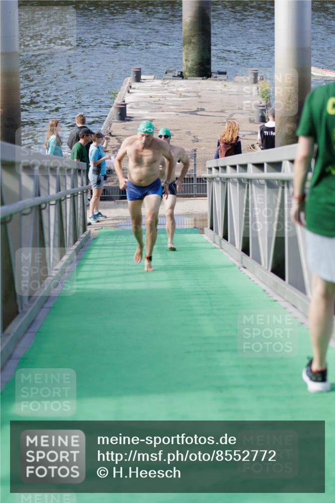 10.08.2025 - GEWOBA Citytriathlon Bremen H.Heesch http://msf.ph/oto/8552772 10.08.2025 10:30:48 Schwimmen 67, 131, 169 meine-sportfotos.de