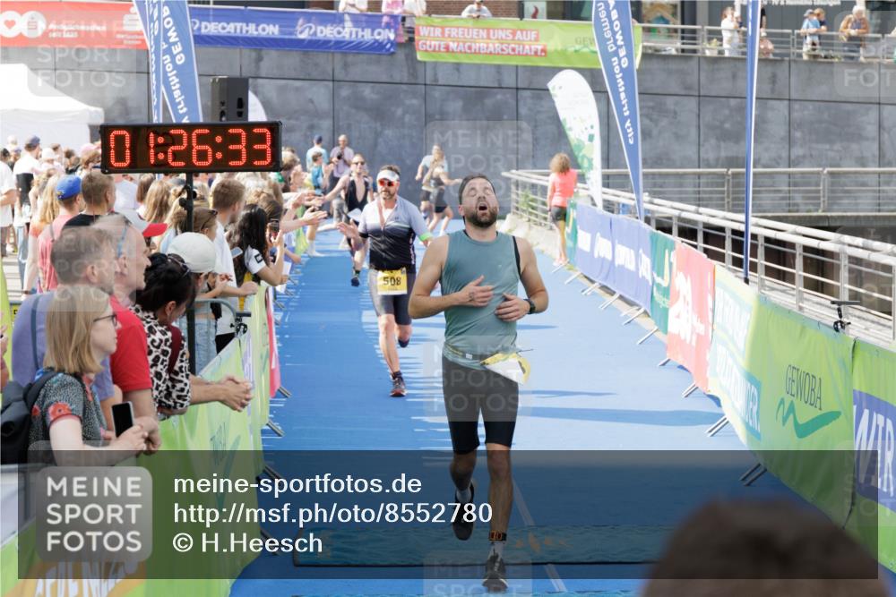 10.08.2025 - GEWOBA Citytriathlon Bremen H.Heesch http://msf.ph/oto/8552780 10.08.2025 11:30:15 Ziel 393, 508 meine-sportfotos.de