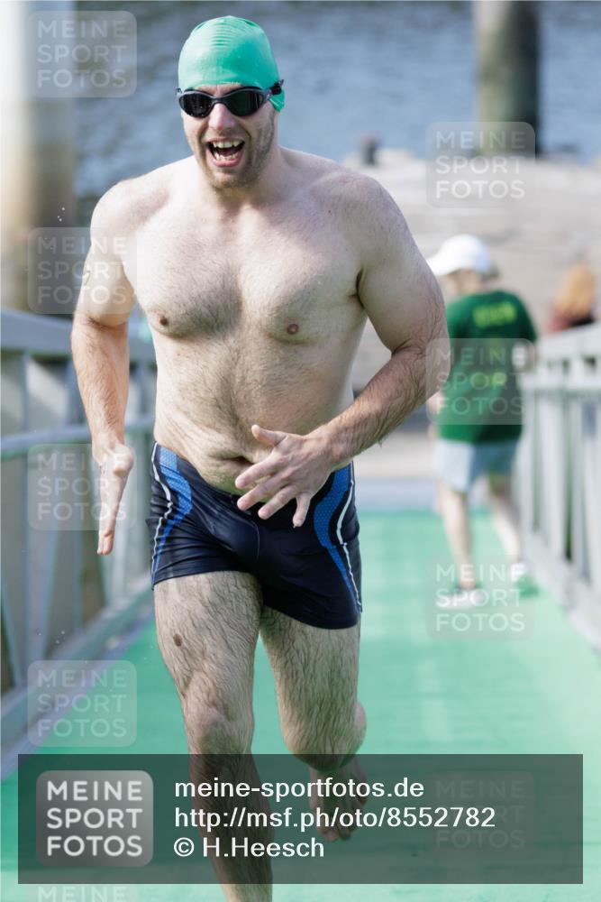 10.08.2025 - GEWOBA Citytriathlon Bremen H.Heesch http://msf.ph/oto/8552782 10.08.2025 10:30:55 Schwimmen 131, 169, 183 meine-sportfotos.de