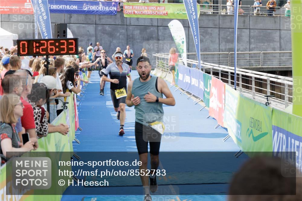 10.08.2025 - GEWOBA Citytriathlon Bremen H.Heesch http://msf.ph/oto/8552783 10.08.2025 11:30:15 Ziel 393, 508 meine-sportfotos.de