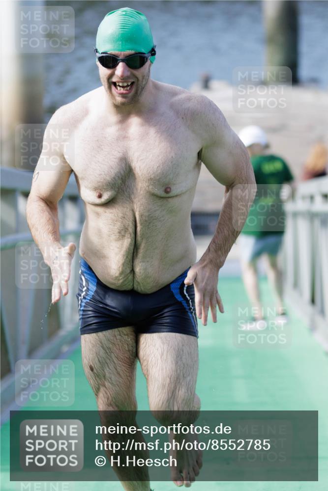 10.08.2025 - GEWOBA Citytriathlon Bremen H.Heesch http://msf.ph/oto/8552785 10.08.2025 10:30:55 Schwimmen 131, 169, 183 meine-sportfotos.de