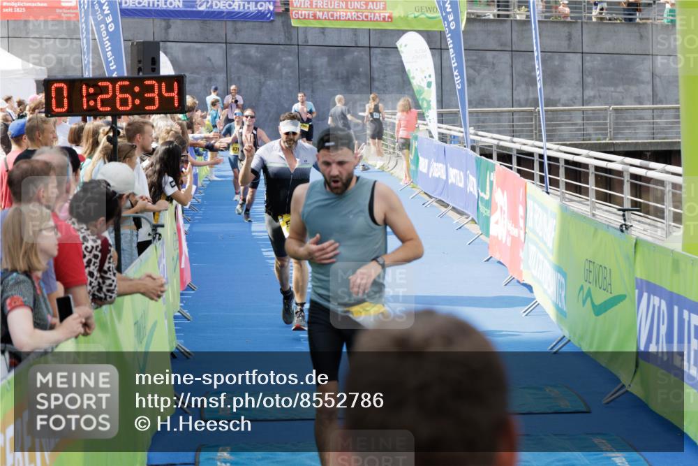 10.08.2025 - GEWOBA Citytriathlon Bremen H.Heesch http://msf.ph/oto/8552786 10.08.2025 11:30:16 Ziel 377, 393, 479, 508 meine-sportfotos.de