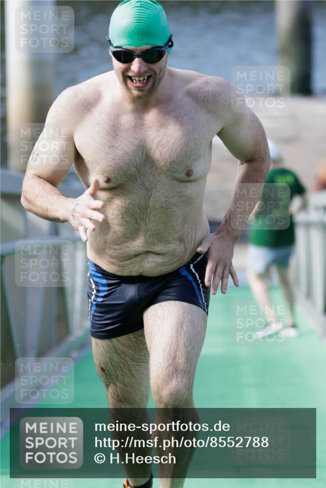 10.08.2025 - GEWOBA Citytriathlon Bremen H.Heesch http://msf.ph/oto/8552788 10.08.2025 10:30:55 Schwimmen 131, 169, 183 meine-sportfotos.de