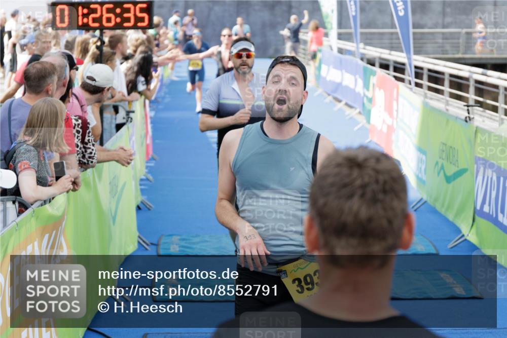 10.08.2025 - GEWOBA Citytriathlon Bremen H.Heesch http://msf.ph/oto/8552791 10.08.2025 11:30:17 Ziel 377, 393, 479, 508 meine-sportfotos.de
