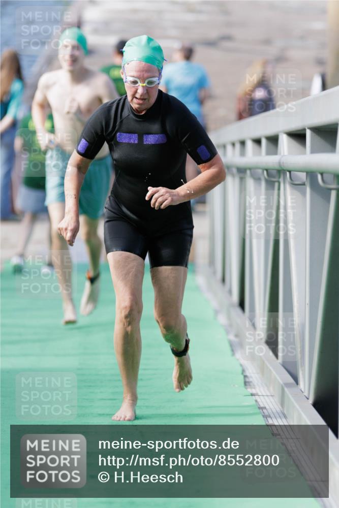 10.08.2025 - GEWOBA Citytriathlon Bremen H.Heesch http://msf.ph/oto/8552800 10.08.2025 10:31:04 Schwimmen 183, 203 meine-sportfotos.de
