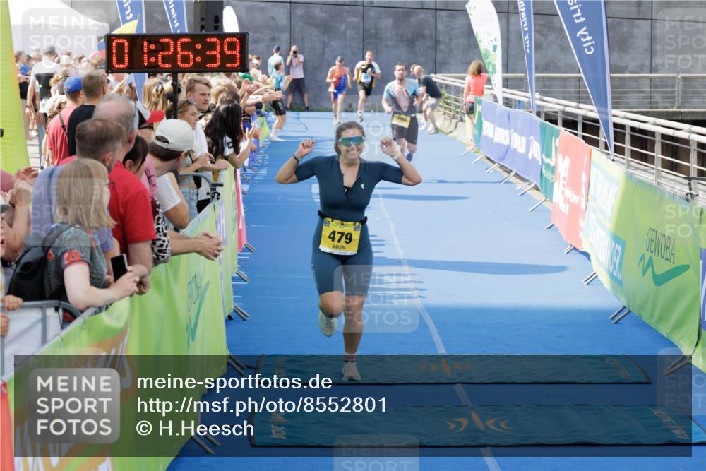 10.08.2025 - GEWOBA Citytriathlon Bremen H.Heesch http://msf.ph/oto/8552801 10.08.2025 11:30:21 Ziel 377, 393, 479, 508 meine-sportfotos.de