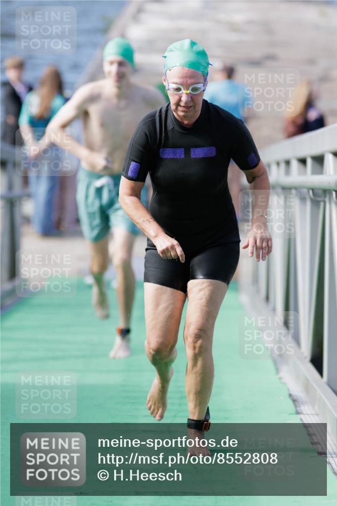 10.08.2025 - GEWOBA Citytriathlon Bremen H.Heesch http://msf.ph/oto/8552808 10.08.2025 10:31:04 Schwimmen 183, 203 meine-sportfotos.de