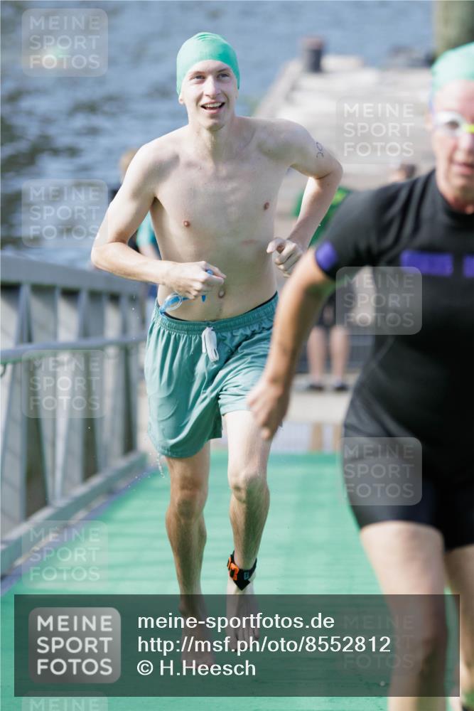 10.08.2025 - GEWOBA Citytriathlon Bremen H.Heesch http://msf.ph/oto/8552812 10.08.2025 10:31:06 Schwimmen 183, 203 meine-sportfotos.de