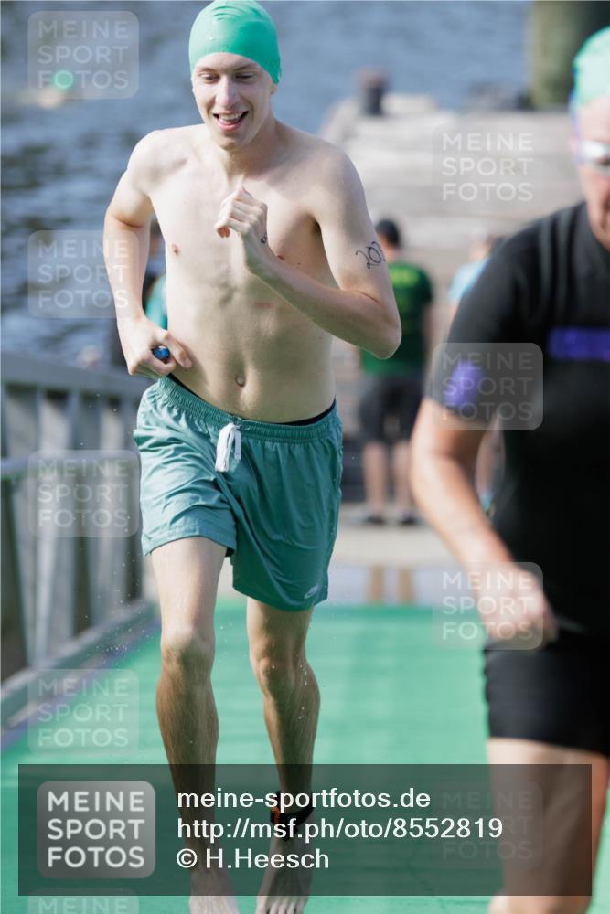 10.08.2025 - GEWOBA Citytriathlon Bremen H.Heesch http://msf.ph/oto/8552819 10.08.2025 10:31:06 Schwimmen 183, 203 meine-sportfotos.de