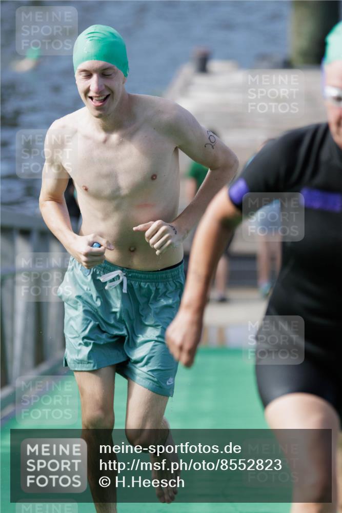 10.08.2025 - GEWOBA Citytriathlon Bremen H.Heesch http://msf.ph/oto/8552823 10.08.2025 10:31:07 Schwimmen 183, 203 meine-sportfotos.de
