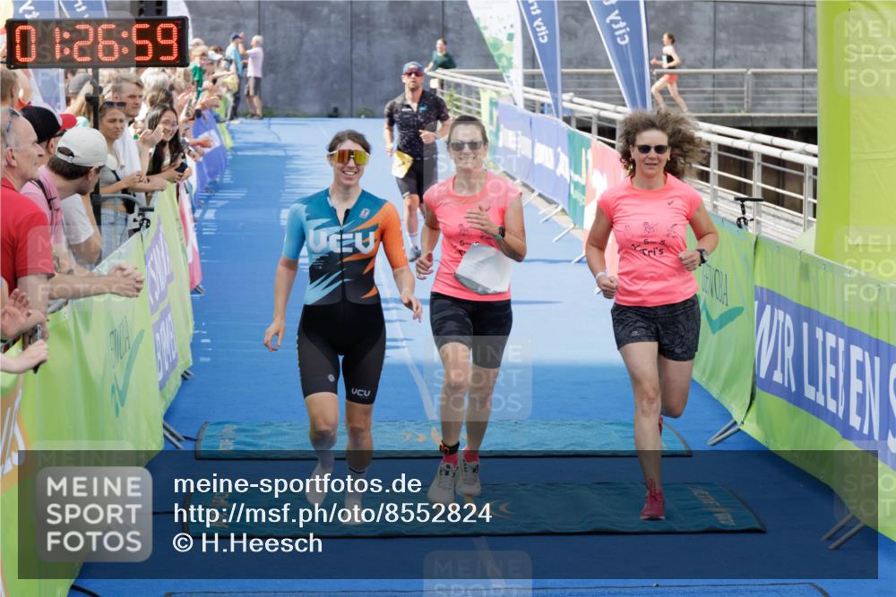 10.08.2025 - GEWOBA Citytriathlon Bremen H.Heesch http://msf.ph/oto/8552824 10.08.2025 11:30:41 Ziel 97, 131, 371, 408 meine-sportfotos.de