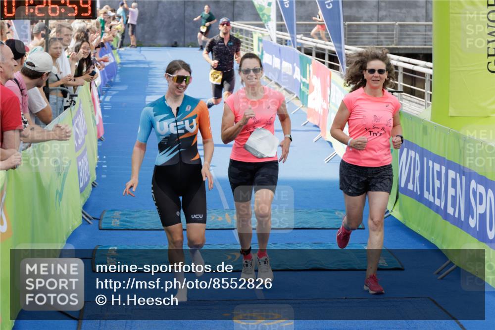 10.08.2025 - GEWOBA Citytriathlon Bremen H.Heesch http://msf.ph/oto/8552826 10.08.2025 11:30:41 Ziel 97, 131, 371, 408 meine-sportfotos.de