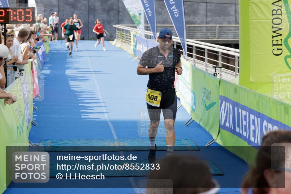 10.08.2025 - GEWOBA Citytriathlon Bremen H.Heesch http://msf.ph/oto/8552833 10.08.2025 11:30:45 Ziel 97, 371, 408 meine-sportfotos.de