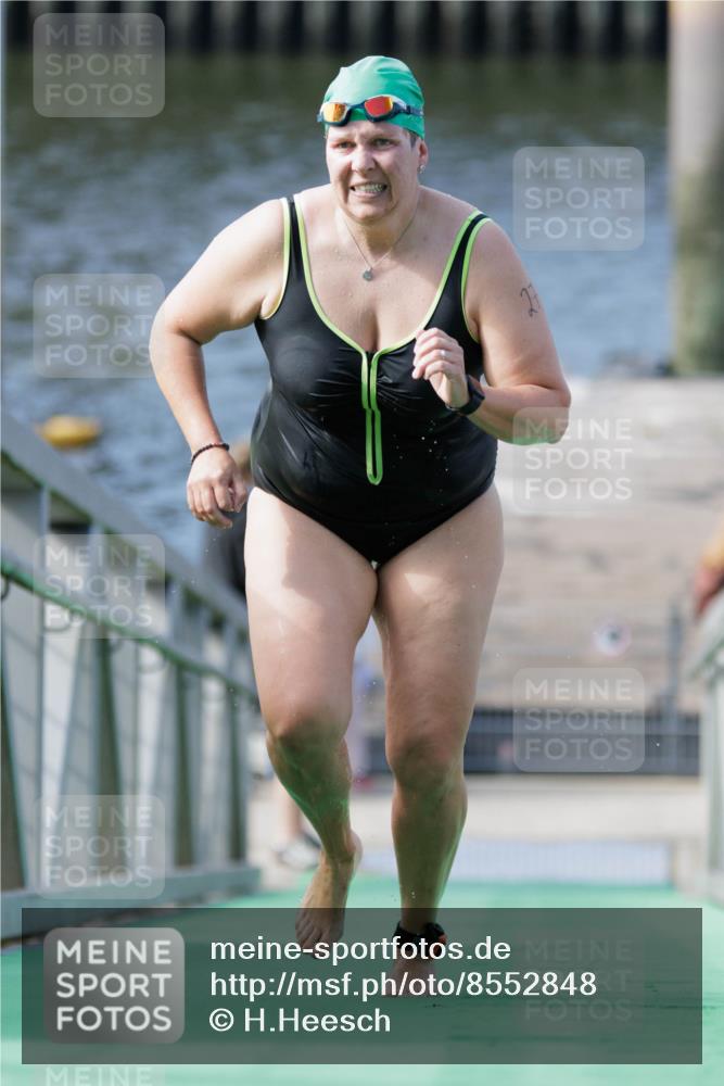 10.08.2025 - GEWOBA Citytriathlon Bremen H.Heesch http://msf.ph/oto/8552848 10.08.2025 10:31:40 Schwimmen 27 meine-sportfotos.de