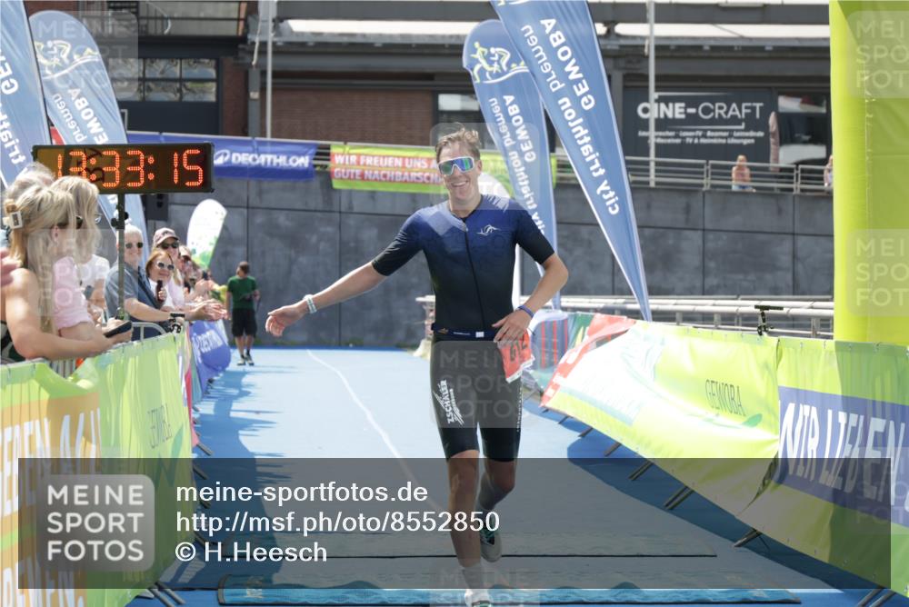 10.08.2025 - GEWOBA Citytriathlon Bremen H.Heesch http://msf.ph/oto/8552850 10.08.2025 13:33:18 Ziel 612 meine-sportfotos.de