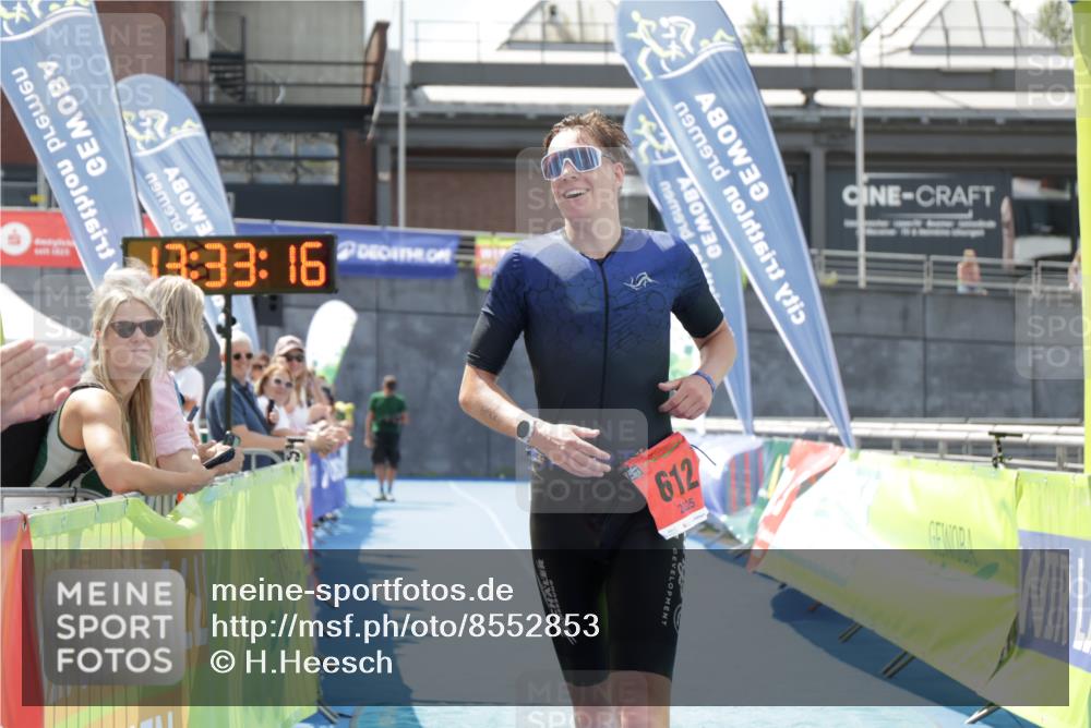 10.08.2025 - GEWOBA Citytriathlon Bremen H.Heesch http://msf.ph/oto/8552853 10.08.2025 13:33:19 Ziel 612 meine-sportfotos.de
