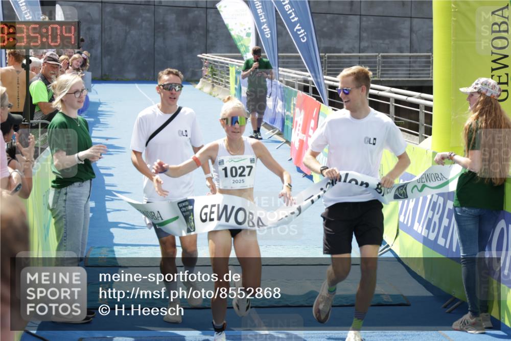 10.08.2025 - GEWOBA Citytriathlon Bremen H.Heesch http://msf.ph/oto/8552868 10.08.2025 13:35:08 Ziel 1027 meine-sportfotos.de