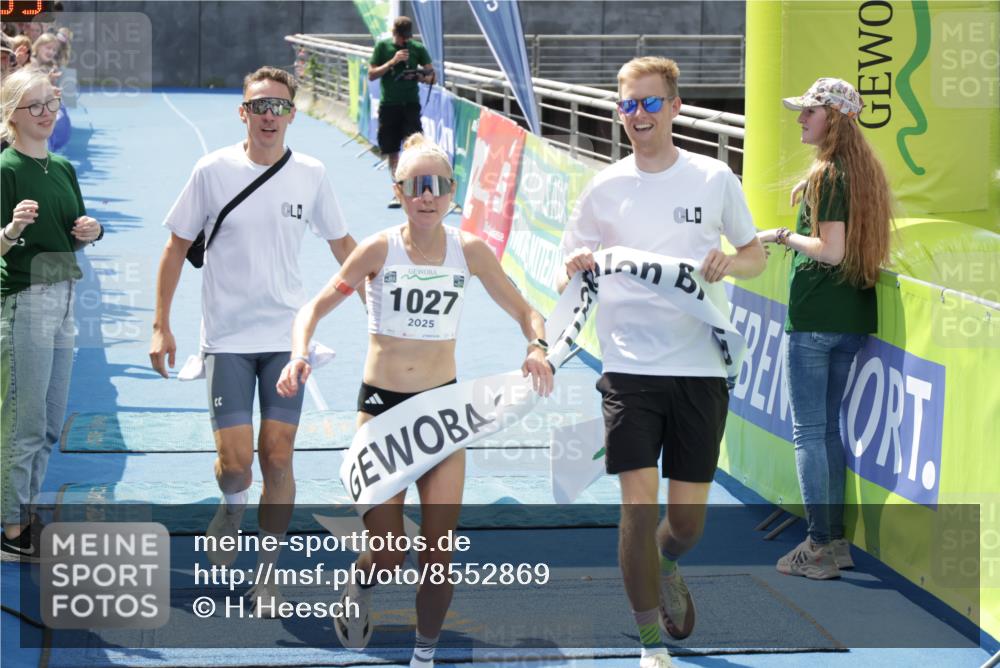 10.08.2025 - GEWOBA Citytriathlon Bremen H.Heesch http://msf.ph/oto/8552869 10.08.2025 13:35:08 Ziel 1027 meine-sportfotos.de