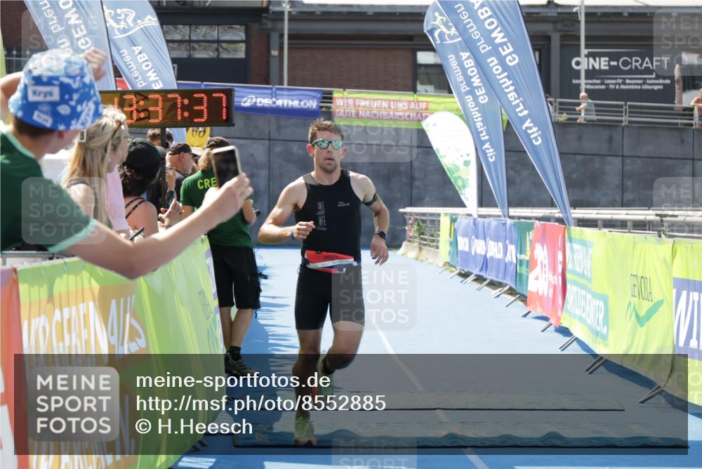 10.08.2025 - GEWOBA Citytriathlon Bremen H.Heesch http://msf.ph/oto/8552885 10.08.2025 13:37:41 Ziel 553 meine-sportfotos.de