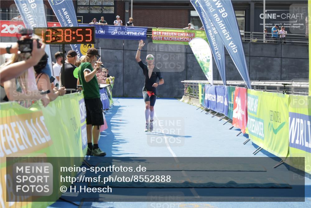 10.08.2025 - GEWOBA Citytriathlon Bremen H.Heesch http://msf.ph/oto/8552888 10.08.2025 13:38:57 Ziel 585 meine-sportfotos.de