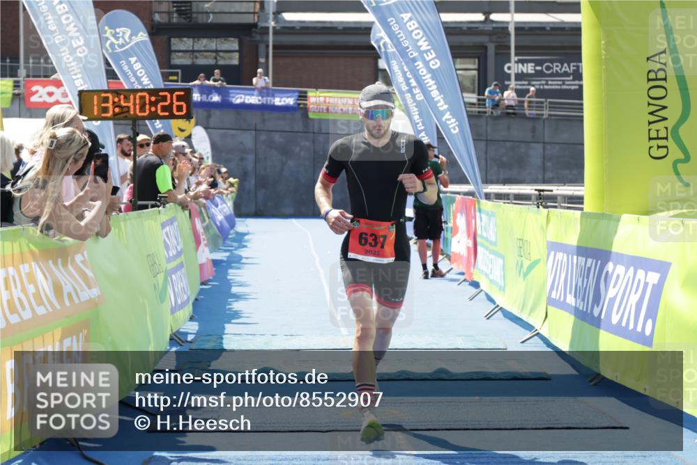 10.08.2025 - GEWOBA Citytriathlon Bremen H.Heesch http://msf.ph/oto/8552907 10.08.2025 13:40:30 Ziel 637 meine-sportfotos.de