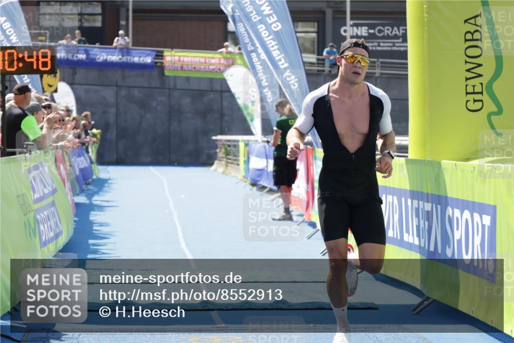 10.08.2025 - GEWOBA Citytriathlon Bremen H.Heesch http://msf.ph/oto/8552913 10.08.2025 13:40:51 Ziel 584 meine-sportfotos.de