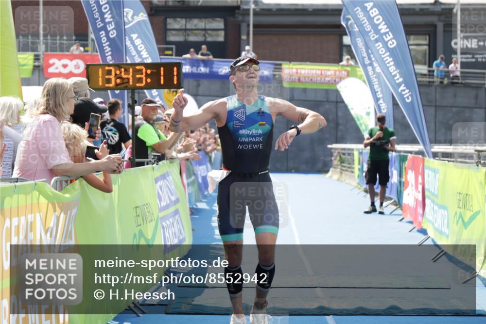 10.08.2025 - GEWOBA Citytriathlon Bremen H.Heesch http://msf.ph/oto/8552942 10.08.2025 13:43:14 Ziel 654 meine-sportfotos.de