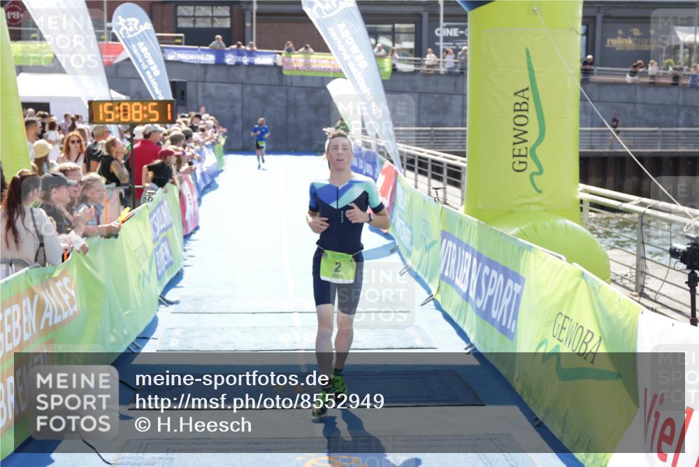10.08.2025 - GEWOBA Citytriathlon Bremen H.Heesch http://msf.ph/oto/8552949 10.08.2025 15:08:55 Ziel 2, 82 meine-sportfotos.de