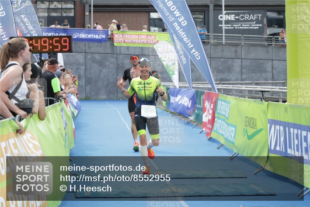 10.08.2025 - GEWOBA Citytriathlon Bremen H.Heesch http://msf.ph/oto/8552955 10.08.2025 13:50:02 Ziel 714, 880 meine-sportfotos.de