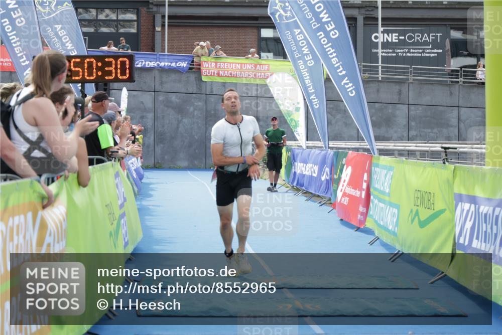 10.08.2025 - GEWOBA Citytriathlon Bremen H.Heesch http://msf.ph/oto/8552965 10.08.2025 13:50:33 Ziel 737 meine-sportfotos.de