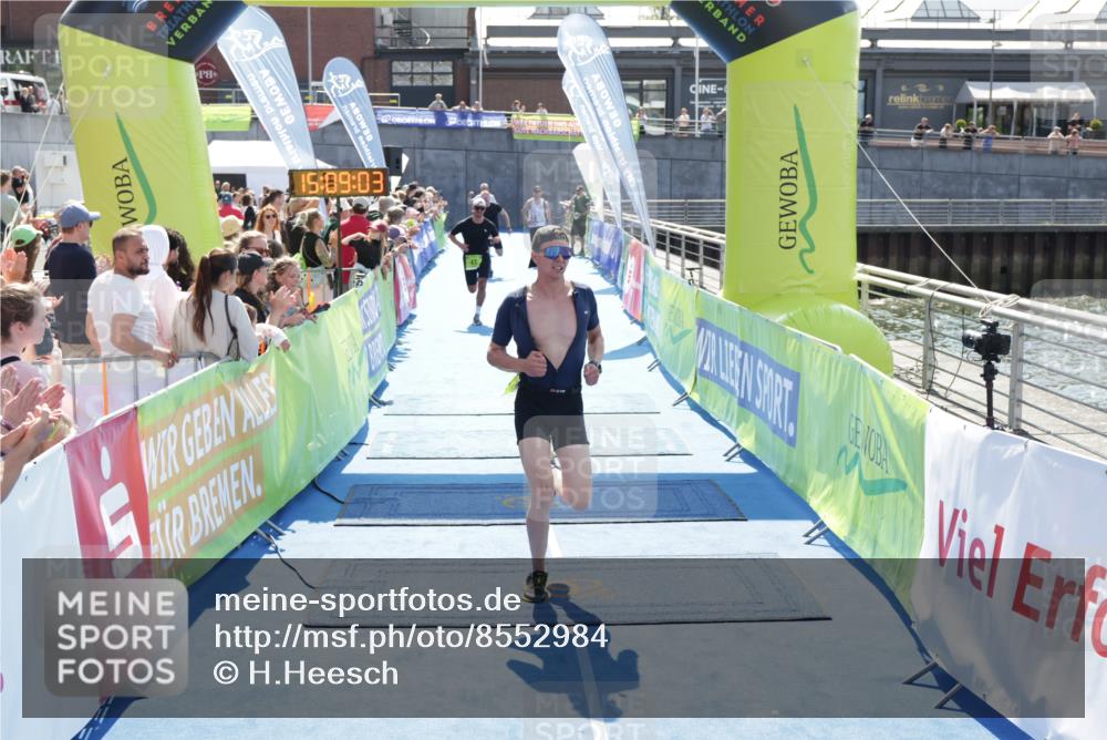 10.08.2025 - GEWOBA Citytriathlon Bremen H.Heesch http://msf.ph/oto/8552984 10.08.2025 15:09:07 Ziel 12, 42, 44, 104, 151 meine-sportfotos.de