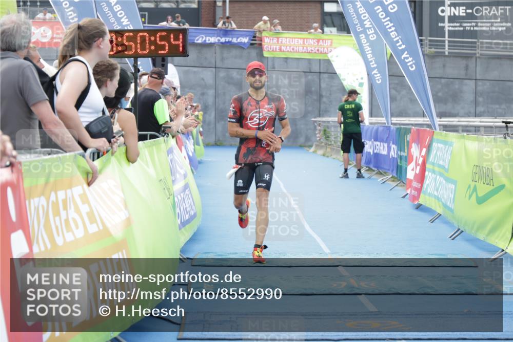10.08.2025 - GEWOBA Citytriathlon Bremen H.Heesch http://msf.ph/oto/8552990 10.08.2025 13:50:57 Ziel 815 meine-sportfotos.de